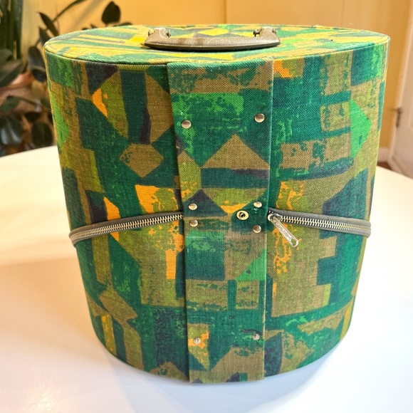 Vintage 60s Blondy wig/hat case, groovy green yellow abstract, drum shaped - Picture 3 of 13